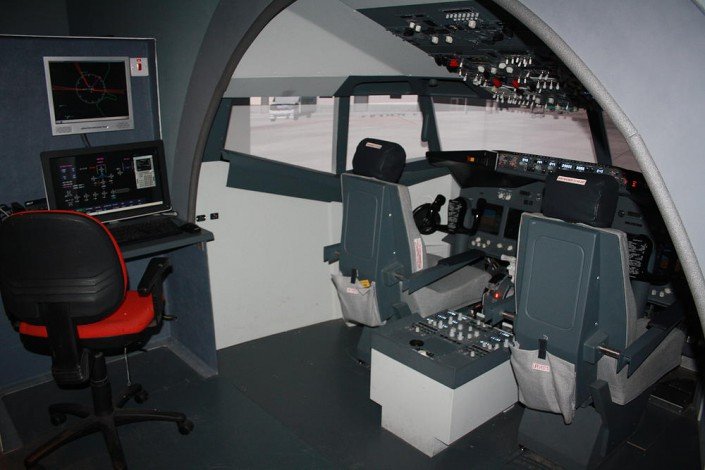 Boeing 737 sim instructor station Prepare for your Ryanair simulator